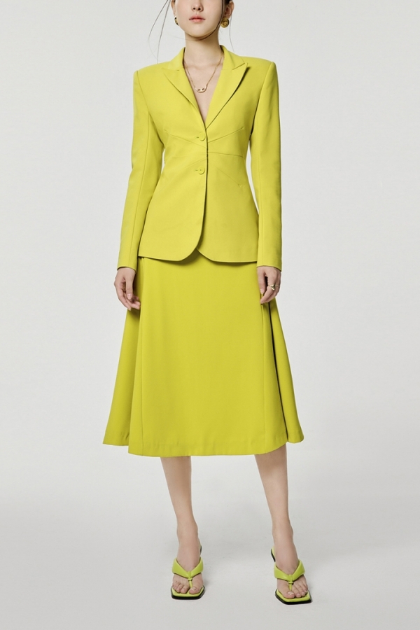 ANINE PLEAT FITTED SUIT JACKET.